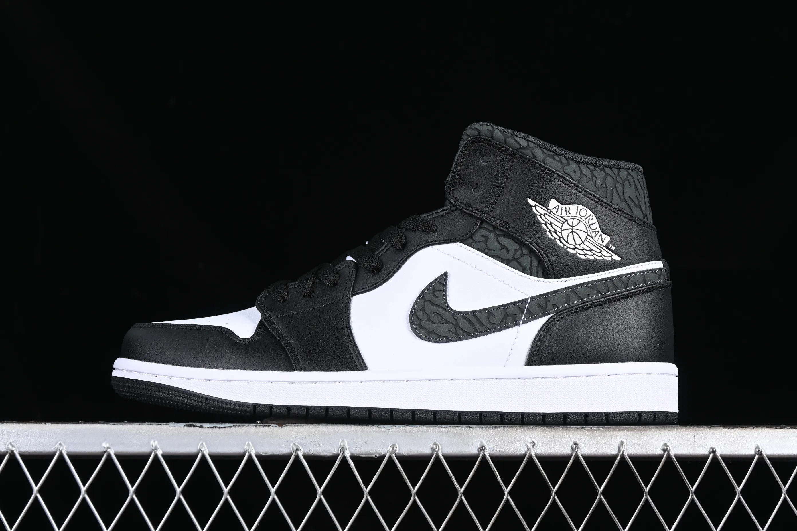 All categories Air Jordan Jordan series basketball shoes Air Jordan 1 Mid Air Jordan 1 Mid AJ1 Joe 1 all black burst pattern mid-top cultural casual sneakers FB9911-001